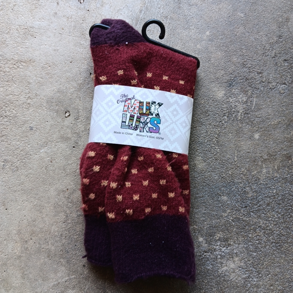 NWT Muk Luks Rustic Style Red Socks